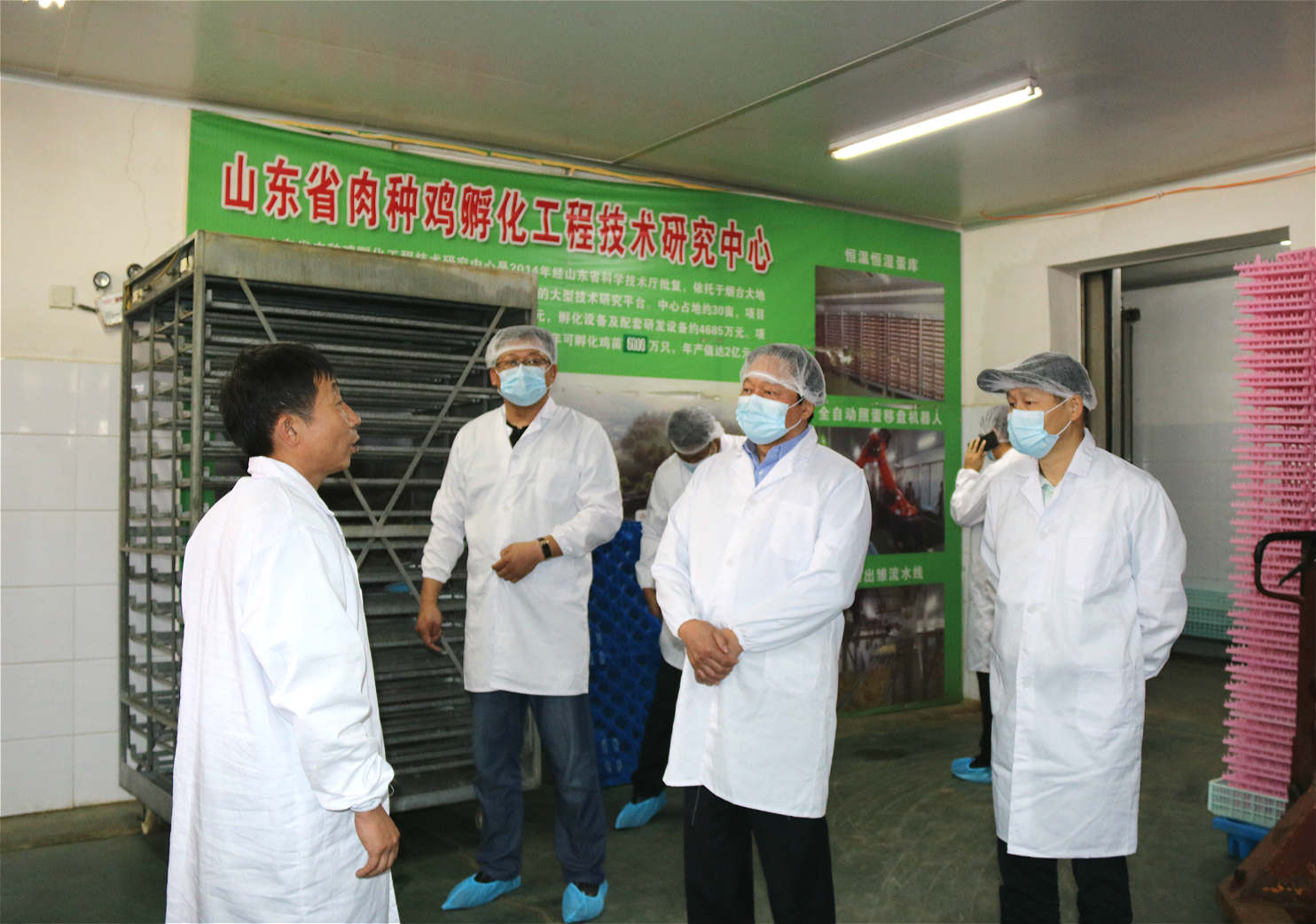 把笔墨撒向“大地” 把镜头对准企业 中国食品安全报白羽肉鸡联盟赴大地调研采访(图3) 把笔墨撒向“大地” 把镜头对准企业 中国食品安全报白羽肉鸡联盟赴大地调研采访(图3)