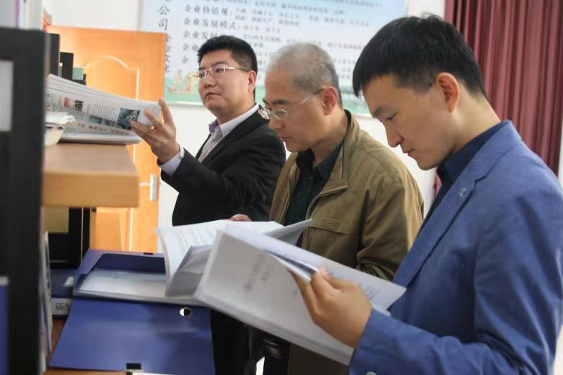 省工会调研组到我公司调研“工友创业园”建设情况(图1) 省工会调研组到我公司调研“工友创业园”建设情况(图1)