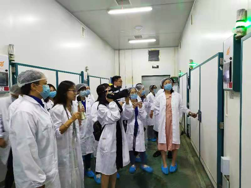 20余家主流媒体走进大地牧业(图1)