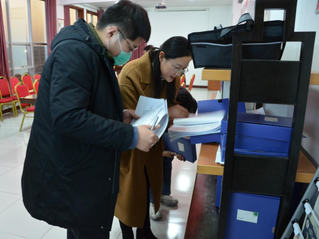 省工会调研组赴大地调研“工友创业园”建设情况(图1)
